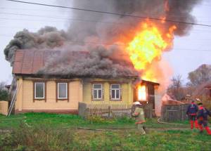 Тушение пожара в доме