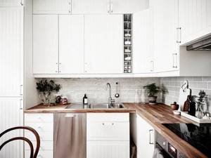 Дизайн кухни в скандинавском стиле: фартук из плитки имитирующей кирпич