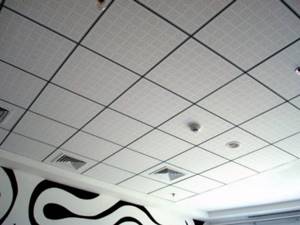 Акустический потолок со звукопоглощающими панелями