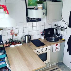 кухня Кноксхульт с серыми рамочными фасадами