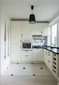 Белая кухня 5 кв. метров