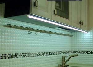 светодиодная подсветка рабочей зоны на кухне