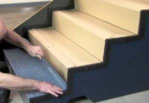 Как постелить ламинат на бетонную лестницу