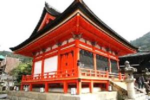 Красный японский дом пагода