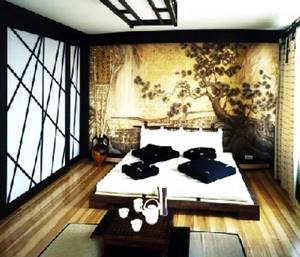 Комната с картиной японского стиля