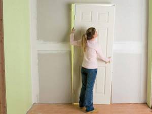 Как произвести реставрацию межкомнатной деревянной двери своими руками