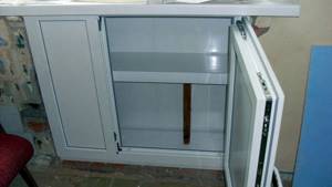Как сделать зимний холодильник на кухне под окном?