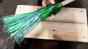 Как сделать метлу из пластиковых бутылок