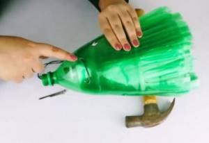 Как сделать метлу из пластиковых бутылок своими руками: Пошагово