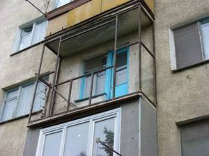 В подготовку входит удаление старой обшивки балкона