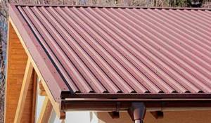 Торцевые планки — один из доборных элементов металлочерепичной крыши