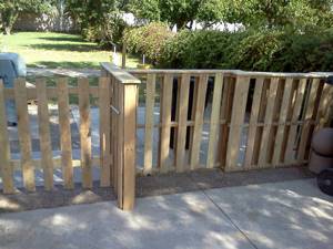 Как сделать забор из деревянных поддонов
