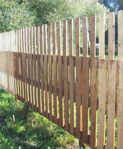 Как сделать забор из деревянных поддонов