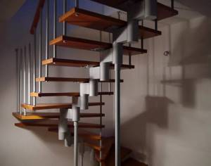 Сборка модульной металлической лестницы