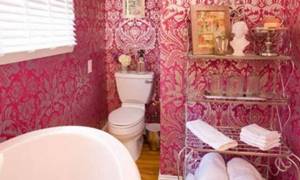 Пример отделки ванной комнаты обоями