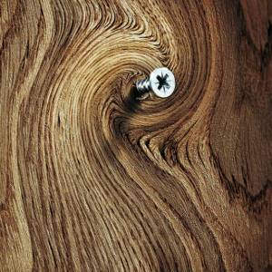 Как закрутить длинный саморез в дерево