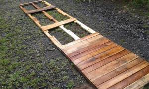 Какие деревянные дорожки можно сделать самому быстро и выгодно по цене: Инструкция