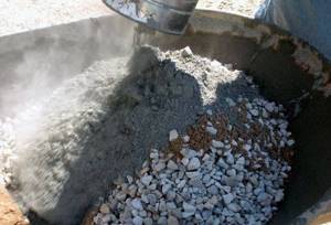 Перемешивание сухих сыпучих материалов в бетономешалке