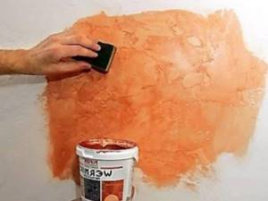 Какую Фактурную краску для внутренней отделки стен выбрать? Как красить - Инструкция