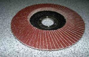 Лепестковый абразивный диск