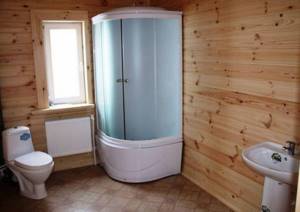 Строительство и обустройство туалета в деревянном доме с канализацией