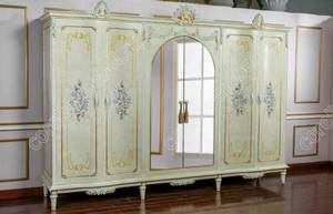 Платяной шкаф в стиле барокко