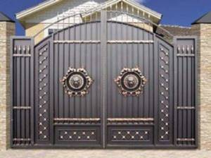 Интересные ворота для частного дома