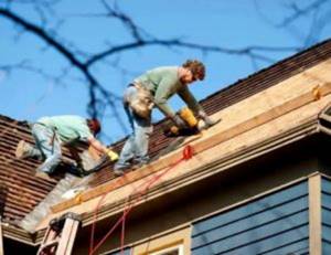 Покрываем крышу дома своими руками: Виды экономного и качественного покрытия