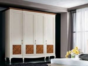 Положительные и отрицательные качества шкафов с распашными дверьми.