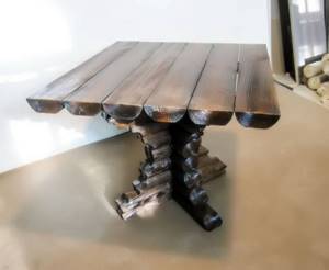Бревенчатый стол