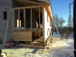 Создаем веранду к дому на даче своими руками из дерева или поликарбоната: Обзор
