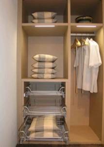 Создание проекта и дизайна гардеробной комнаты из кладовки: