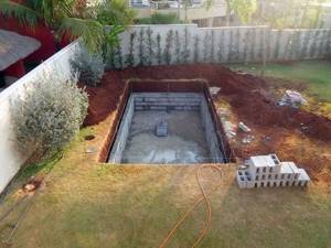 Строительство бассейна возле дома своими руками: Советы по выбору места для расположения