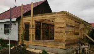 Строительство деревянной пристройки к кирпичному дому своими руками