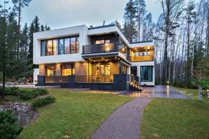 Современный дом у озера Дома в стиле модерн от Дмитрий Кругляк Модерн