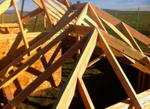 строительство стропильной конструкции трехскатной крыши