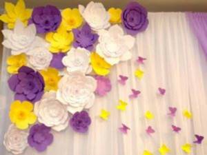 Цветы из бумаги на шторах