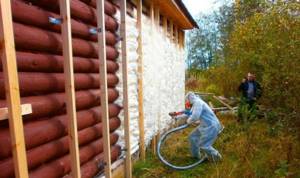 Утепление пенополиуретаном деревянных стен не вызовет проблем - коэффициент теплопроводности у них одинаков