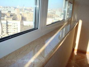 фото: мраморный подоконник на балкон