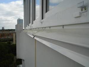 нижний отлив для балконной рамы