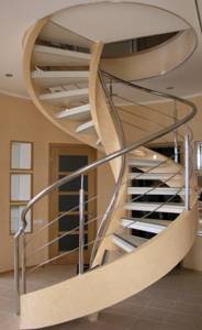 Винтовая лестница в доме на второй этаж: фото