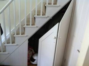 Шкаф под лестницей своими руками